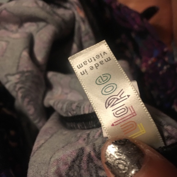 Lularoe Disney Roses Rare OS Leggings - Picture 3 of 3